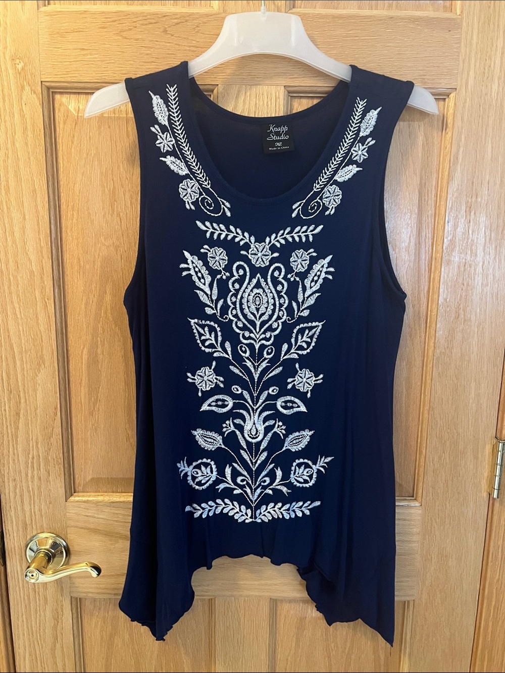 Navy Embroidered Scoop Neck Tank Top by Knapp Studio XL